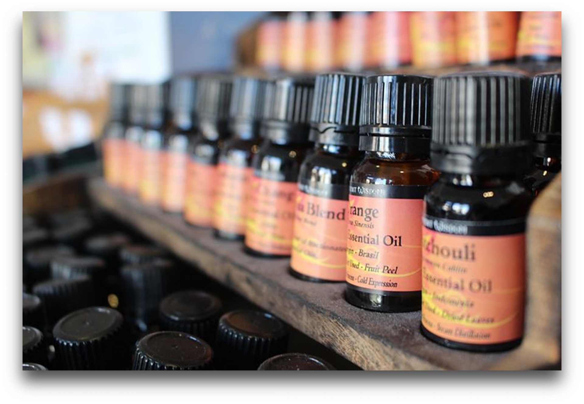 アロマテラピーで筋肉の凝りがほぐれる 腰の痛みや凝りにおすすめの精油とは 腰痛メディア Zen Placeが発信する痛みの情報サイト アロマテラピーで筋肉の凝りがほぐれる 腰の痛みや凝りにおすすめの精油とは 腰痛メディア Zen Placeが発信する痛みの情報サイト